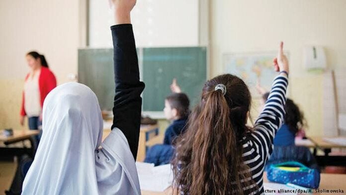 Θρησκευτικός πόλεμος στα γερμανικά σχολεία